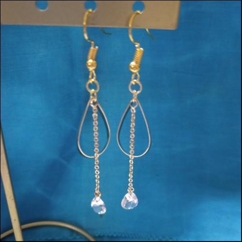 雨粒しずくピアス