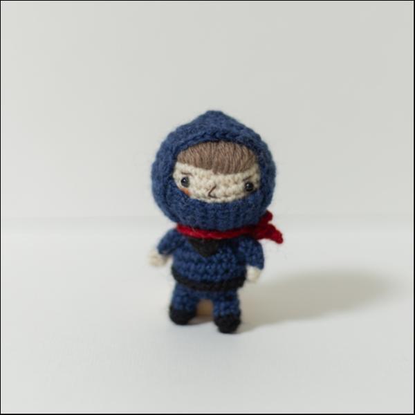 忍者（紺色）のあみぐるみ
