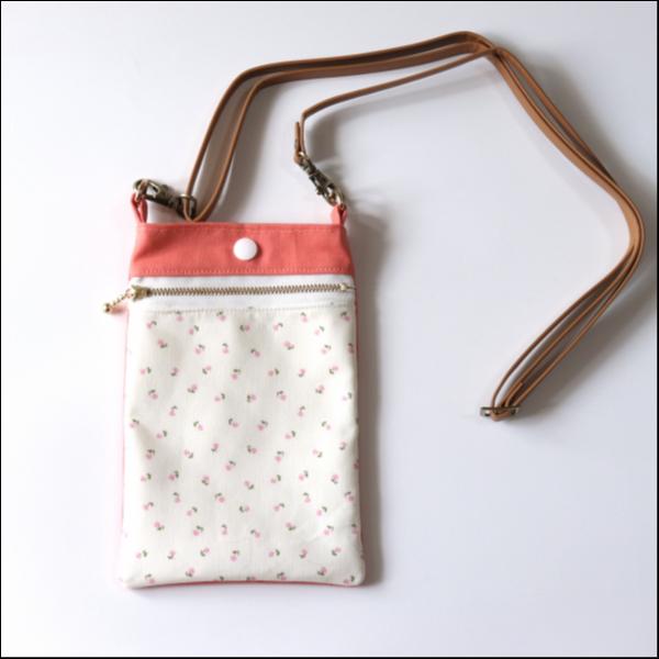 コーラル小花のスマホショルダー