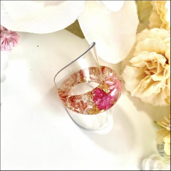 ピンクのお花のレジンリング