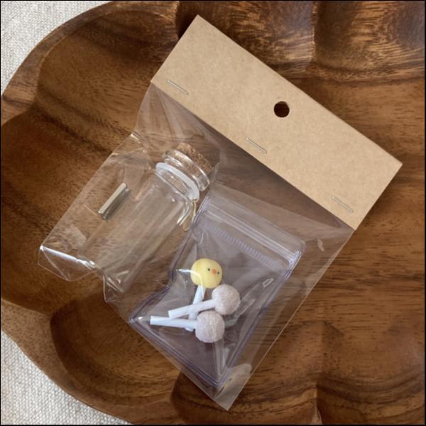 小瓶に入ったシュガーキャンディーマグネット(ココア)