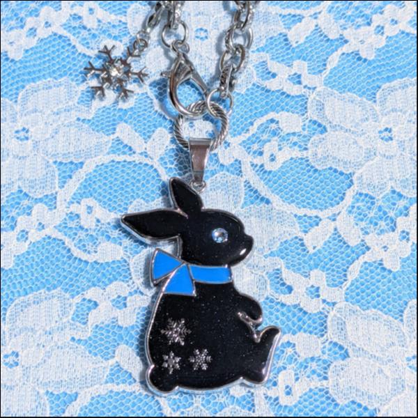 レジンバッグチャーム／リボン黒うさぎ【雪の結晶】