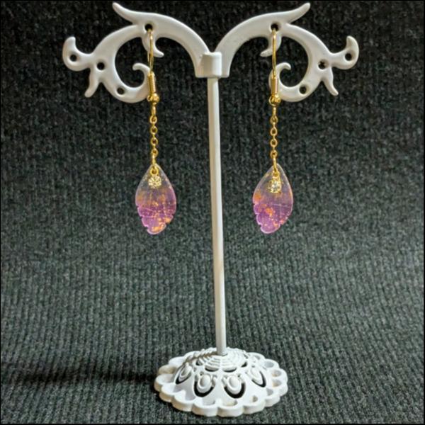 ガラス製花びらピアス(１６ＫＧＰ)／ピンク×ブルー