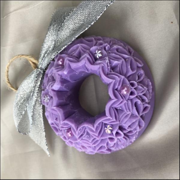ソープカービング作品ークリスマスリース(パープル)